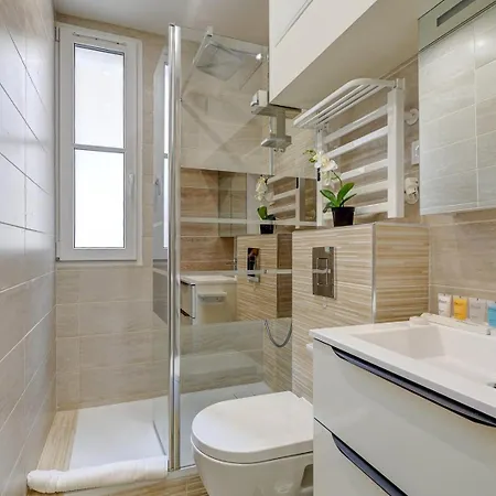 408 Montorgueil - Superbe A *